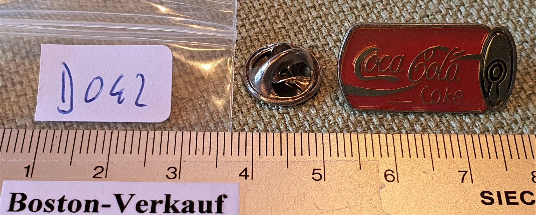 Placchette & Badge: D042 - Pin Coca Cola Coke Büchse – Usato da Reinach BL venduto da Boston-Verkauf 2
