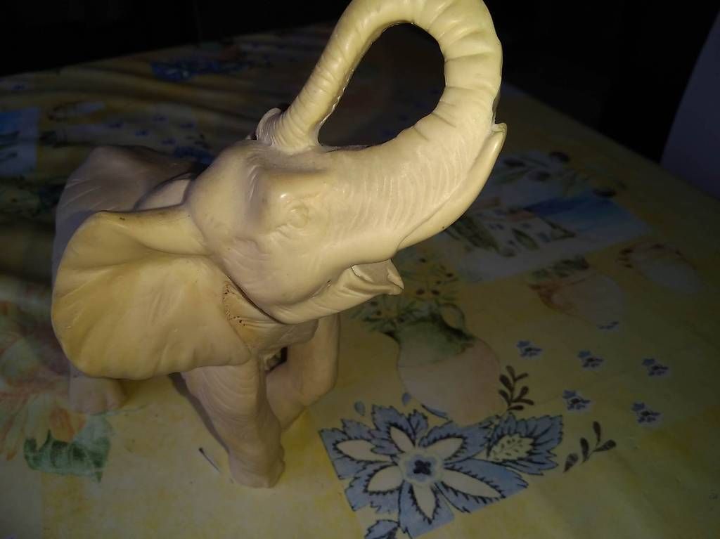 Tutte le decorazioni: Eléphant blanc et deux éléphants en laiton. – Usato da Pompaples venduto da vab_s52h 3