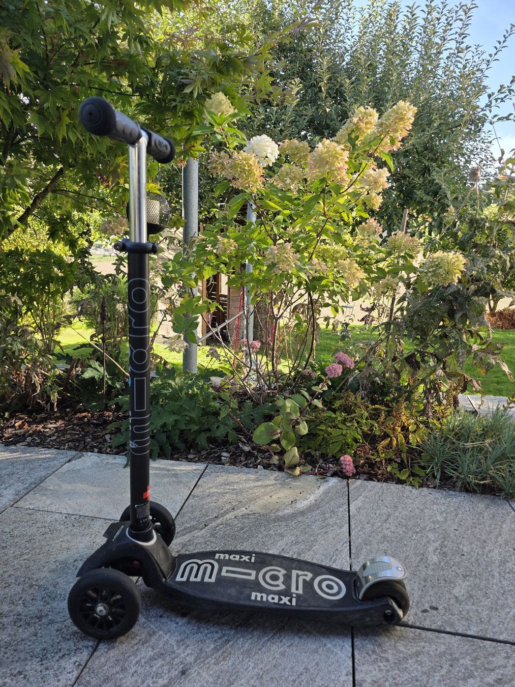 Micro Kickboard: Micro Maxi Scooter schwarz – Usato da Sumiswald venduto da anit13