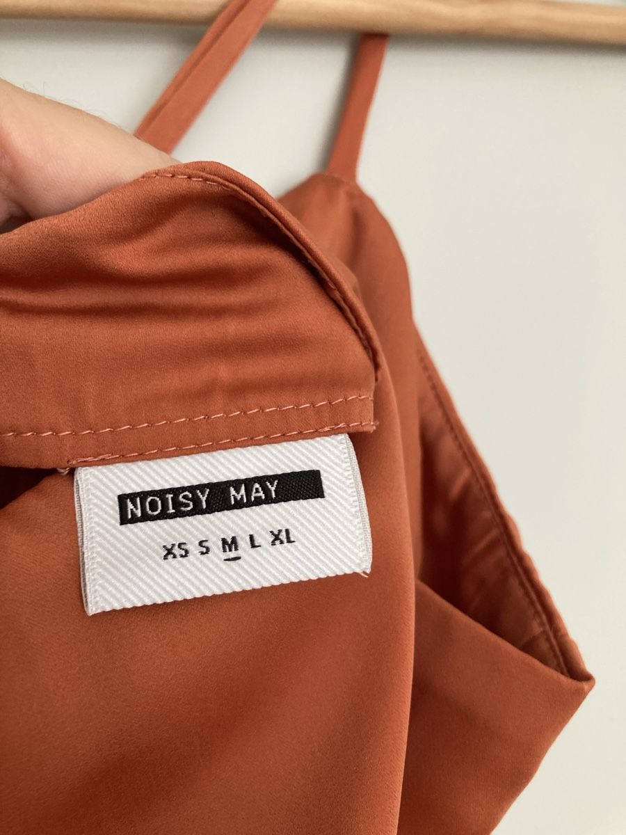 Top: Noisy May Satin-Top, orange Gr. M, NEU – Nuovo (secondo la descrizione) da Schlieren venduto da cotopaxi06 2