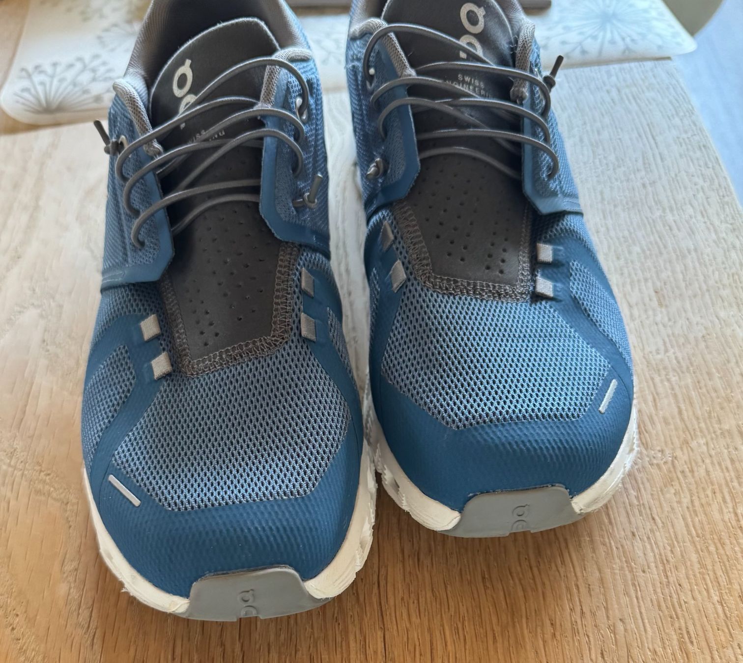 On Scarpe da uomo: On Cloud 5 – Usato da Rothrist venduto da 2six0 2
