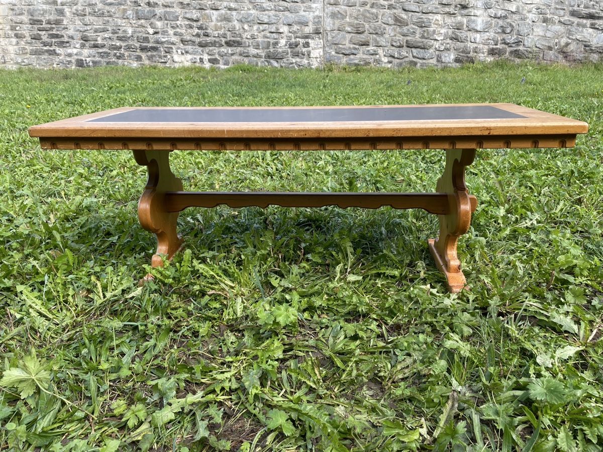 Tables: Salontisch Arve mit Schieferplatte  – D'occasion à Almens par bsundrix 1