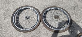 2 roues de velo 24" 