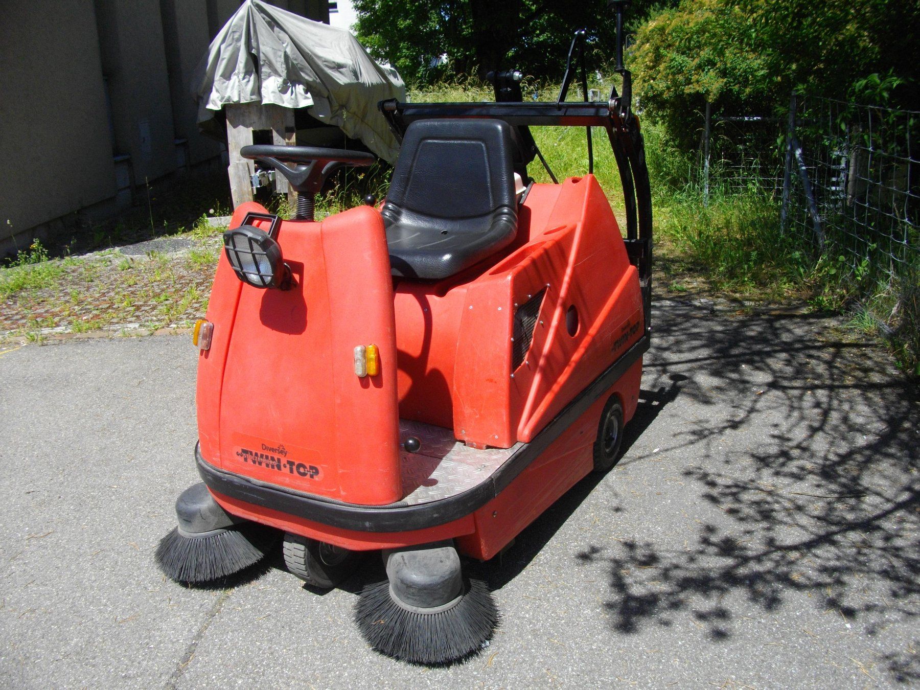 Tutte le macchine: Stolzenberg Kehrsaugmaschine – Usato da Oetwil am See venduto da Luna519