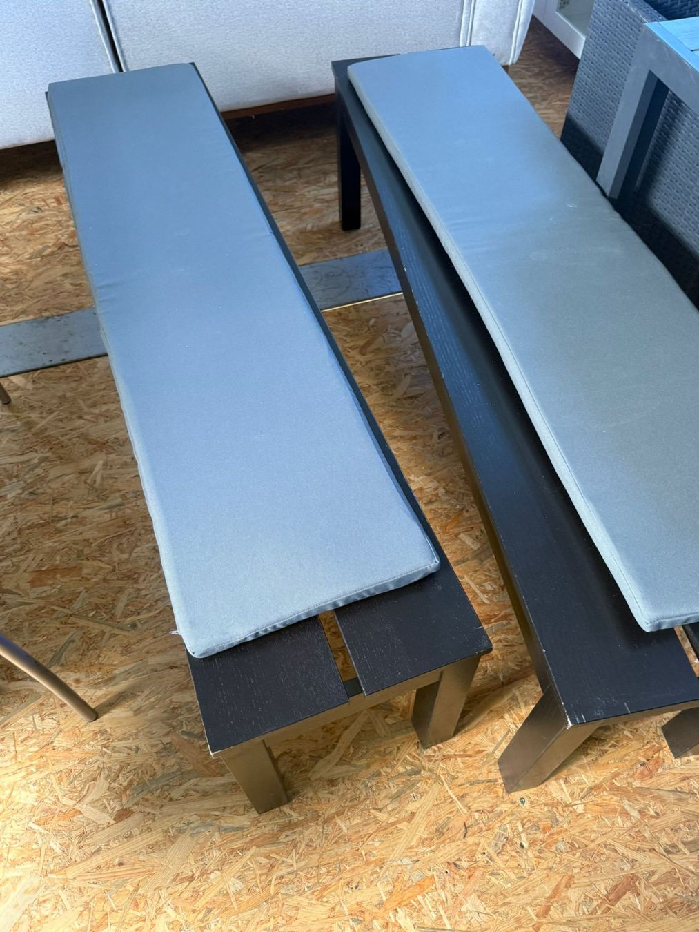 Set de table et chaises: Bank und Tisch – D'occasion à Dietikon par arj_lrs8 4