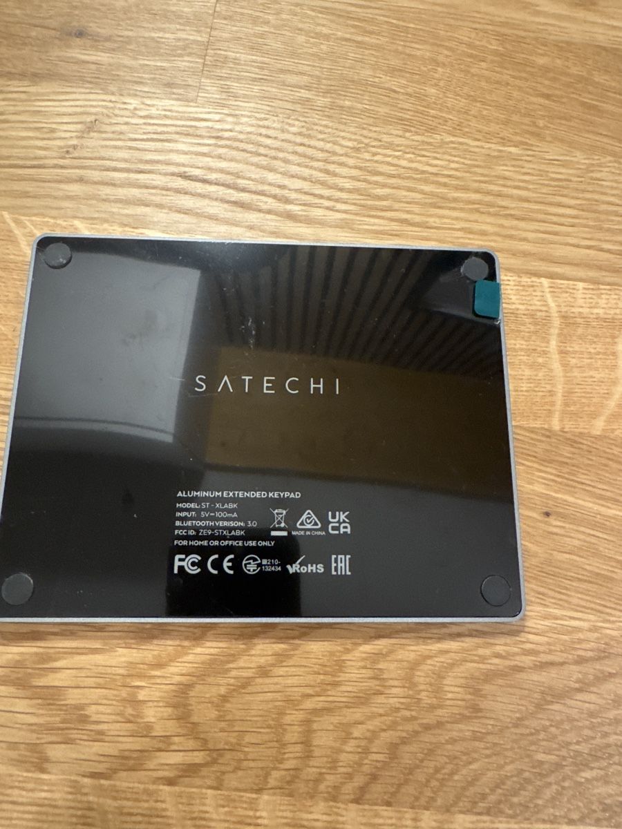 Satechi Tastiere: Satechi Aluminum Extended Keyboard Bluetooth – Nuovo (secondo la descrizione) da Zürich venduto da xl3vax 1