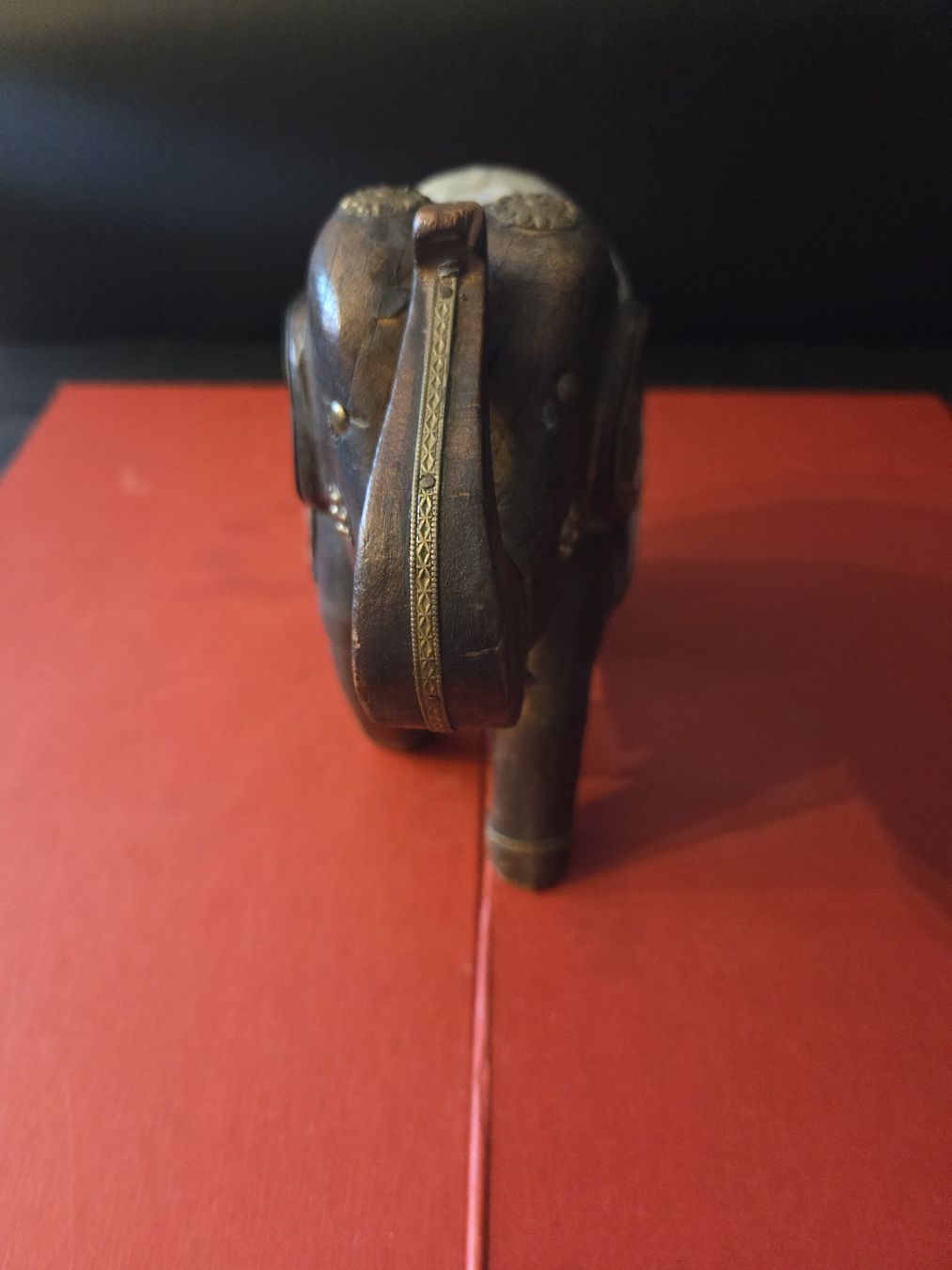 Statuette: Éléphant décoratif en bois et nacre – Usato da Penthalaz venduto da cel_zv7p 3