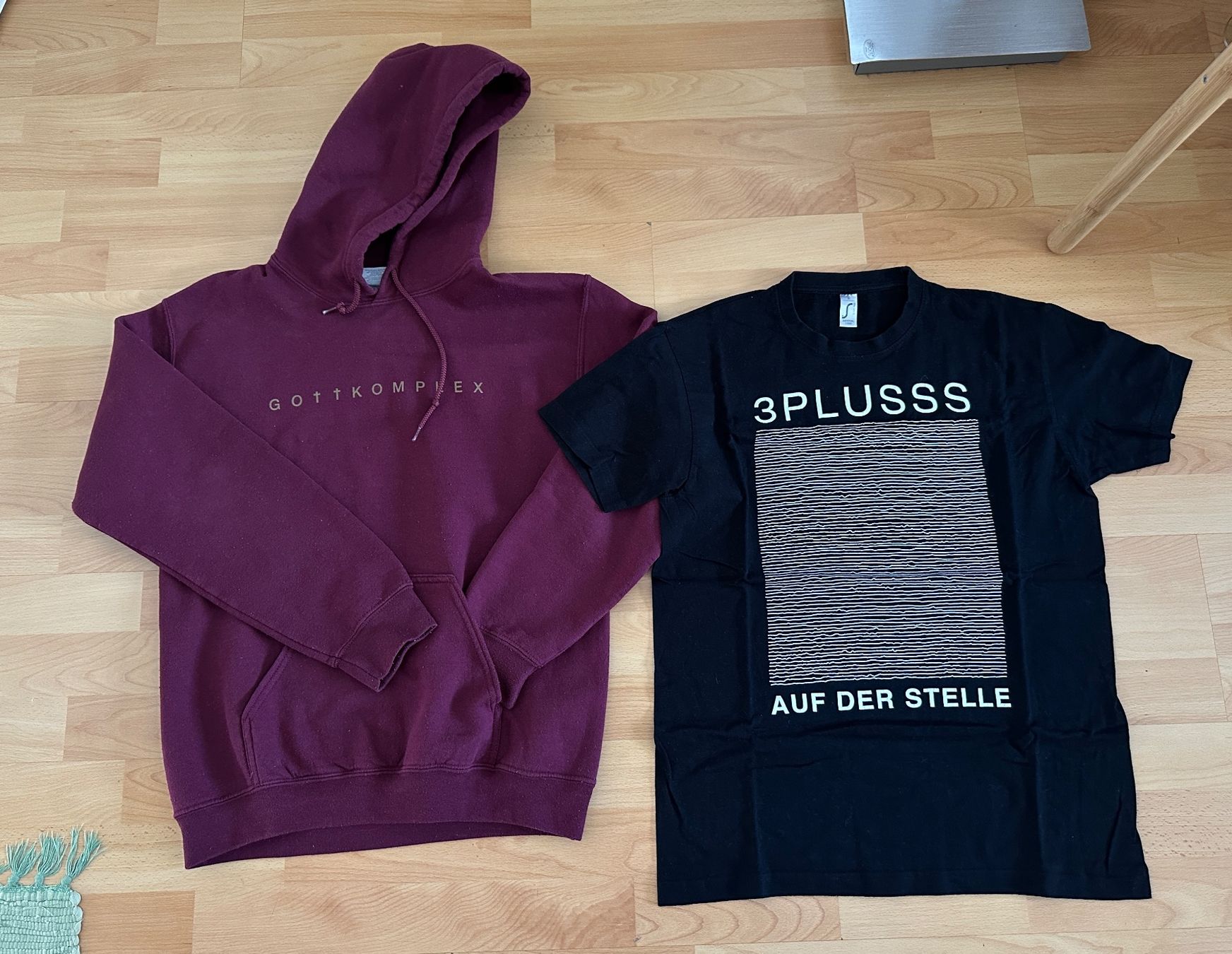 Lotti di vestiti: 3Plusss T-shirt & Sweater – Usato da Luzern venduto da Sesilija