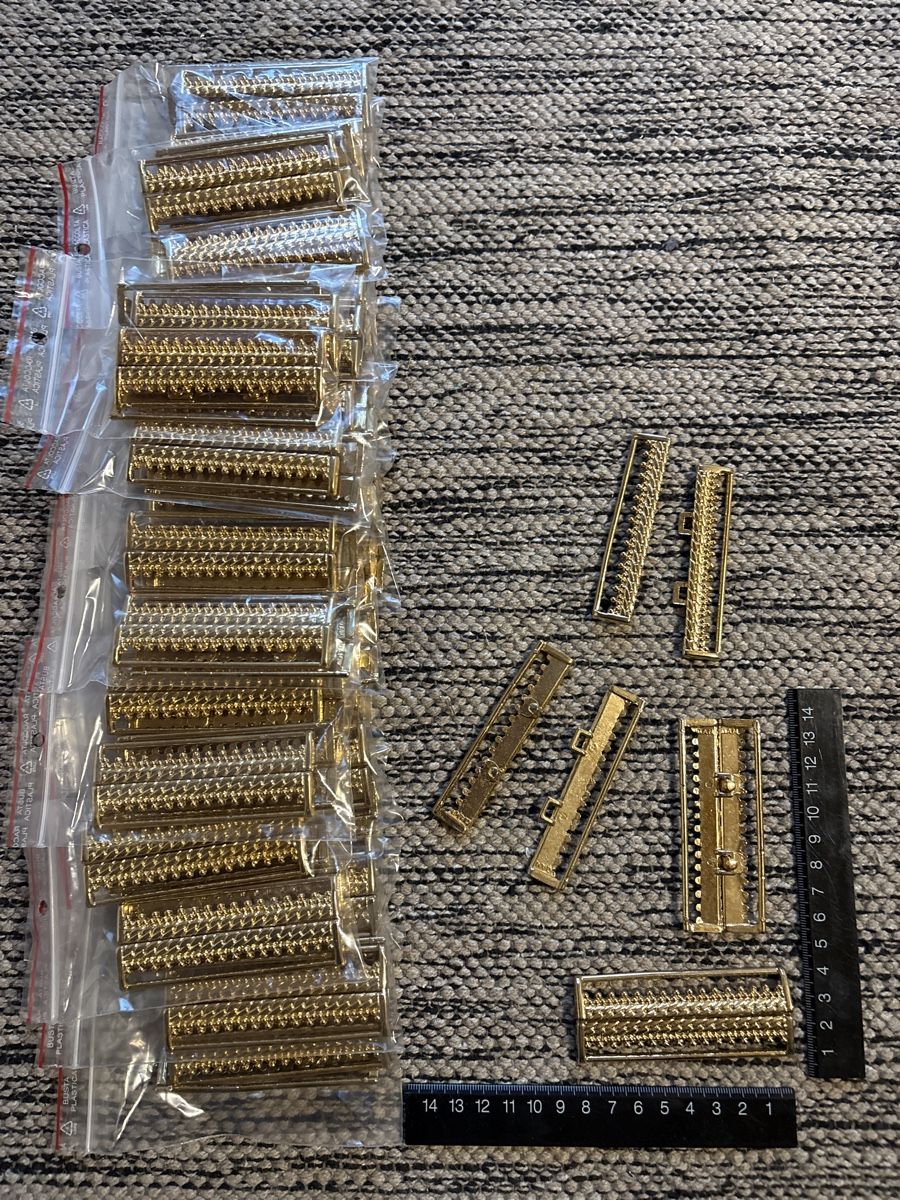 Fibbie per cinture: 80 Gürtelschnallen gold farbig / Restposten – Nuovo (secondo la descrizione) da Rümlang venduto da resale35