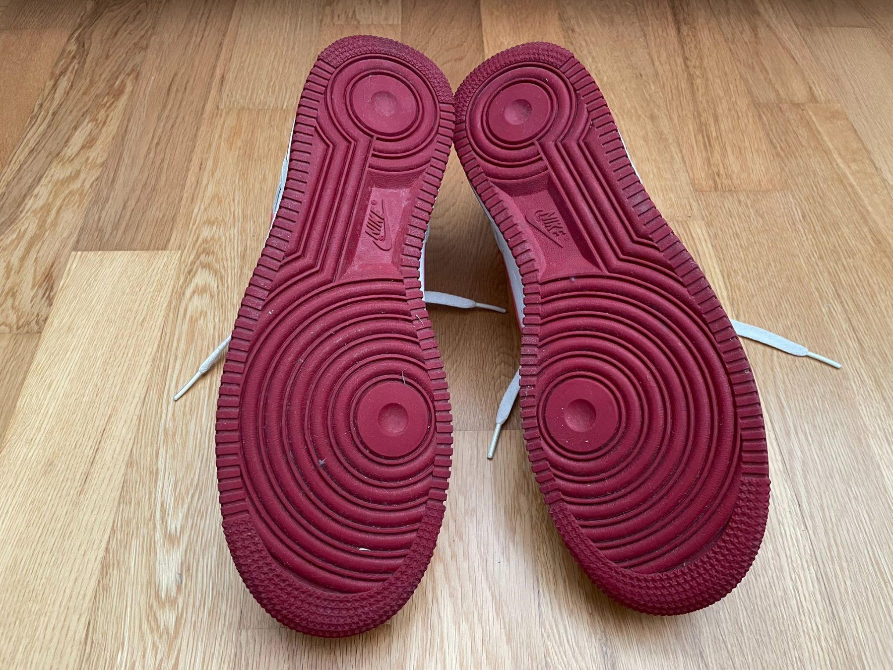 Nike Scarpe da uomo: Nike Air Force 1 weiss/rot Gr. 42.5 – Usato da Zürich venduto da Florexus 2