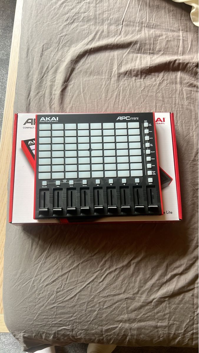 Akai Console di mixaggio: Akai Professional APC Mini Controller – Nuovo (secondo la descrizione) da Meiringen venduto da Josua.f