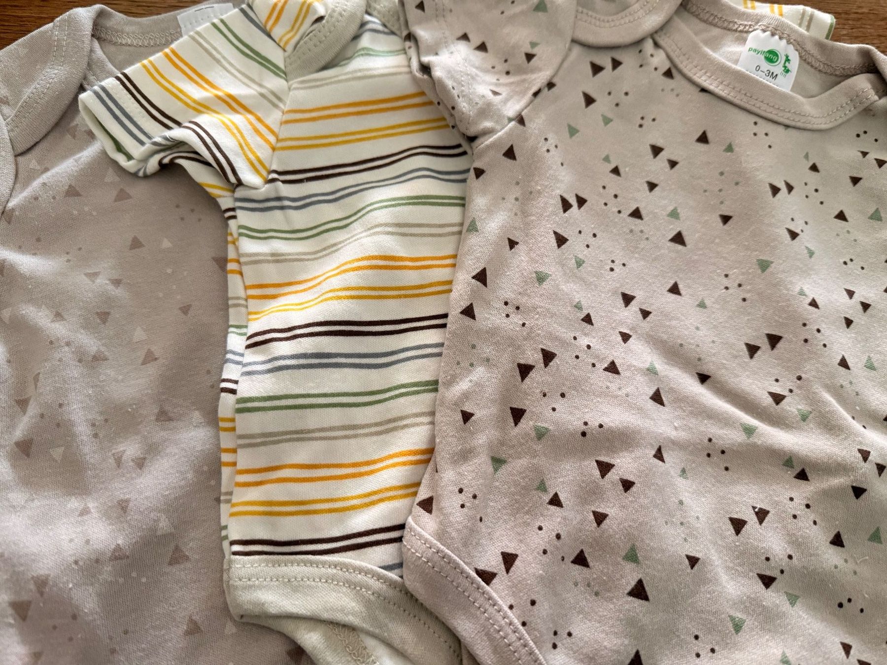 Lotti & Set di vestiti: Body-Set-Strampler-Muster Kurzarm-60% Cotton Gr.56-62 – Nuovo (secondo la descrizione) da Teufenthal AG venduto da MeineSchatztruhe 1