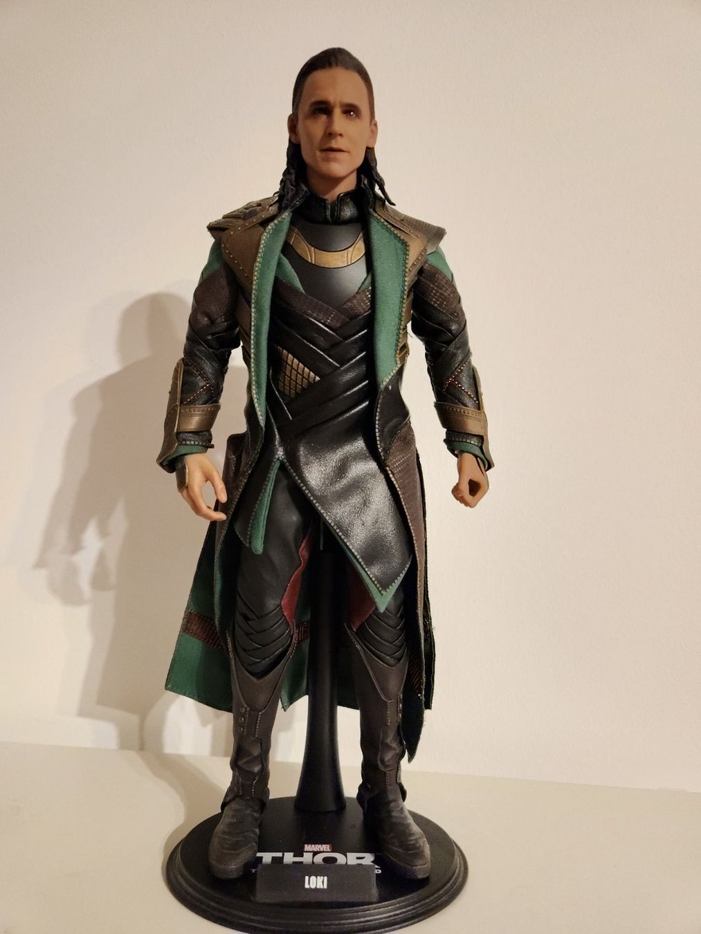 Hot Toys Statuette: Figurine Loki, Thor the dark world – Nuovo (secondo la descrizione) da Pampigny venduto da prue_2010 2