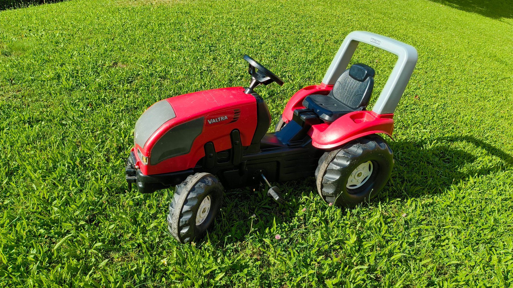 Rolly Toys Fahrzeuge für Kinder: Valtra Trettraktor rot gebraucht rolly toys – Gebraucht aus Stein AG von fri_vpb8