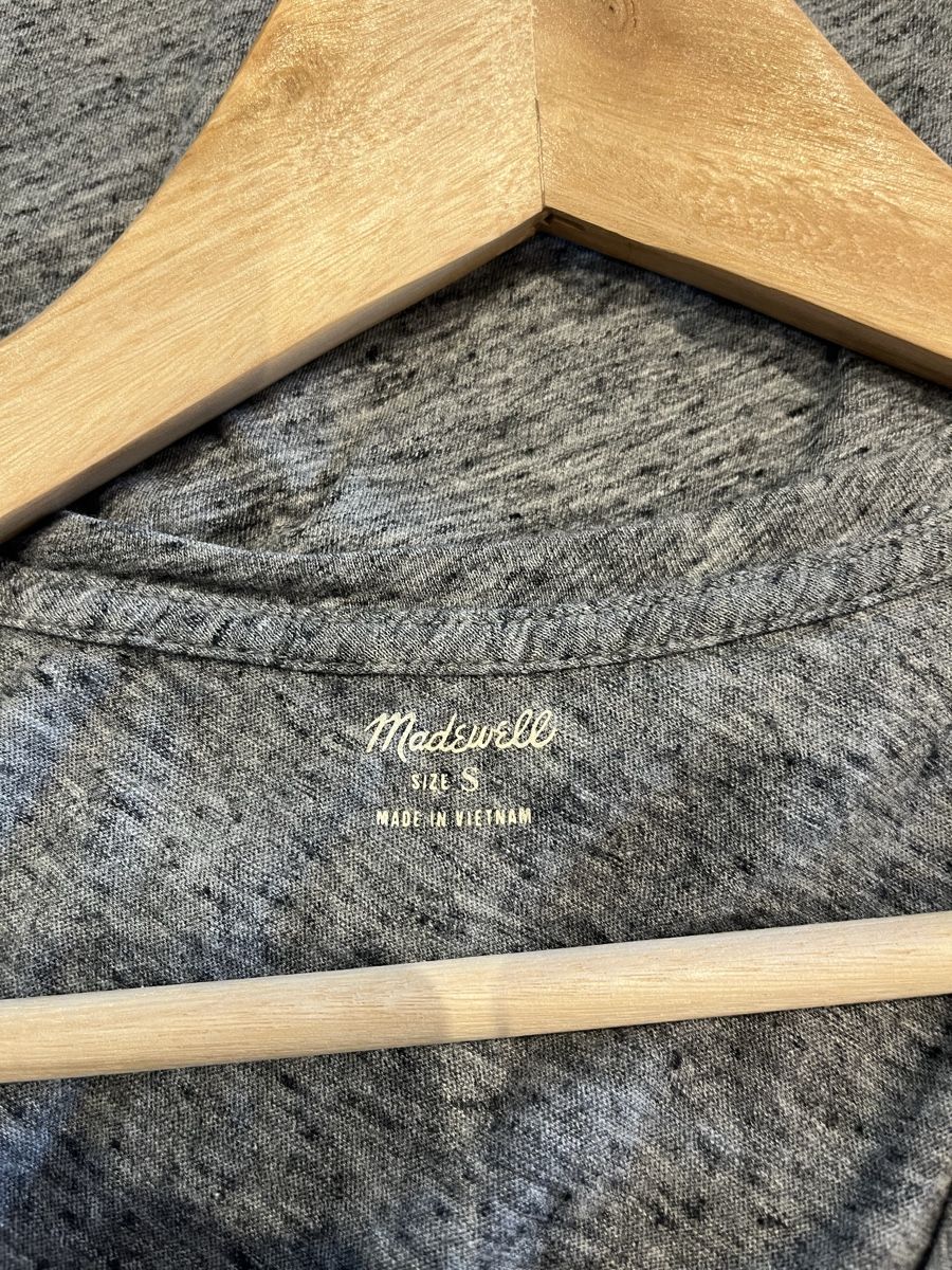 Top: Tanktop grau, madewell – Usato da Hettlingen venduto da NorausWinti 1