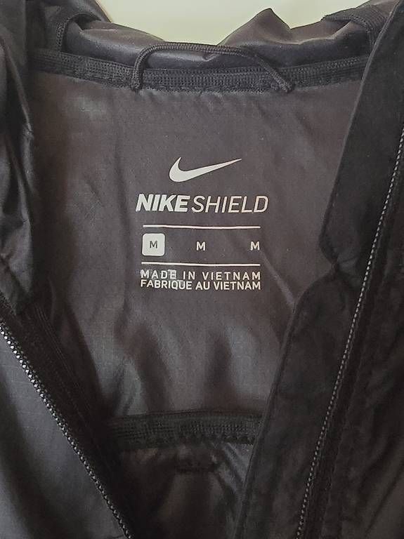 Nike Giacche: Coupe-vent Nike – Usato da Penthalaz venduto da Cortis 2