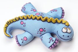 2 Tonfiguren, Gekkos, Echsen, handbemalte Keramik