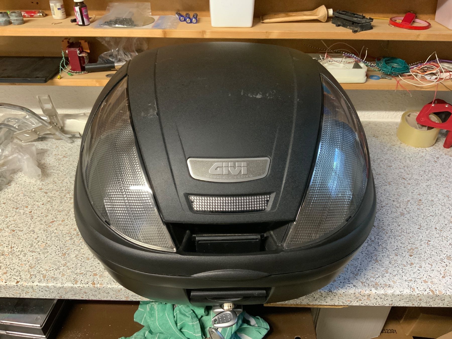 Givi Topcases: Givi Top-Case Monolock E370 schwarz matt Tech Version – D'occasion à Wängi par