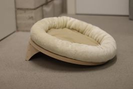 Neues Katzen-/Hundebett mit Holzrahmen – unbenutzt, wie neu
