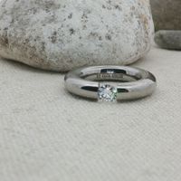 Edelstahl 4 mm Ring mit Zirkonia, Ringgrösse 52