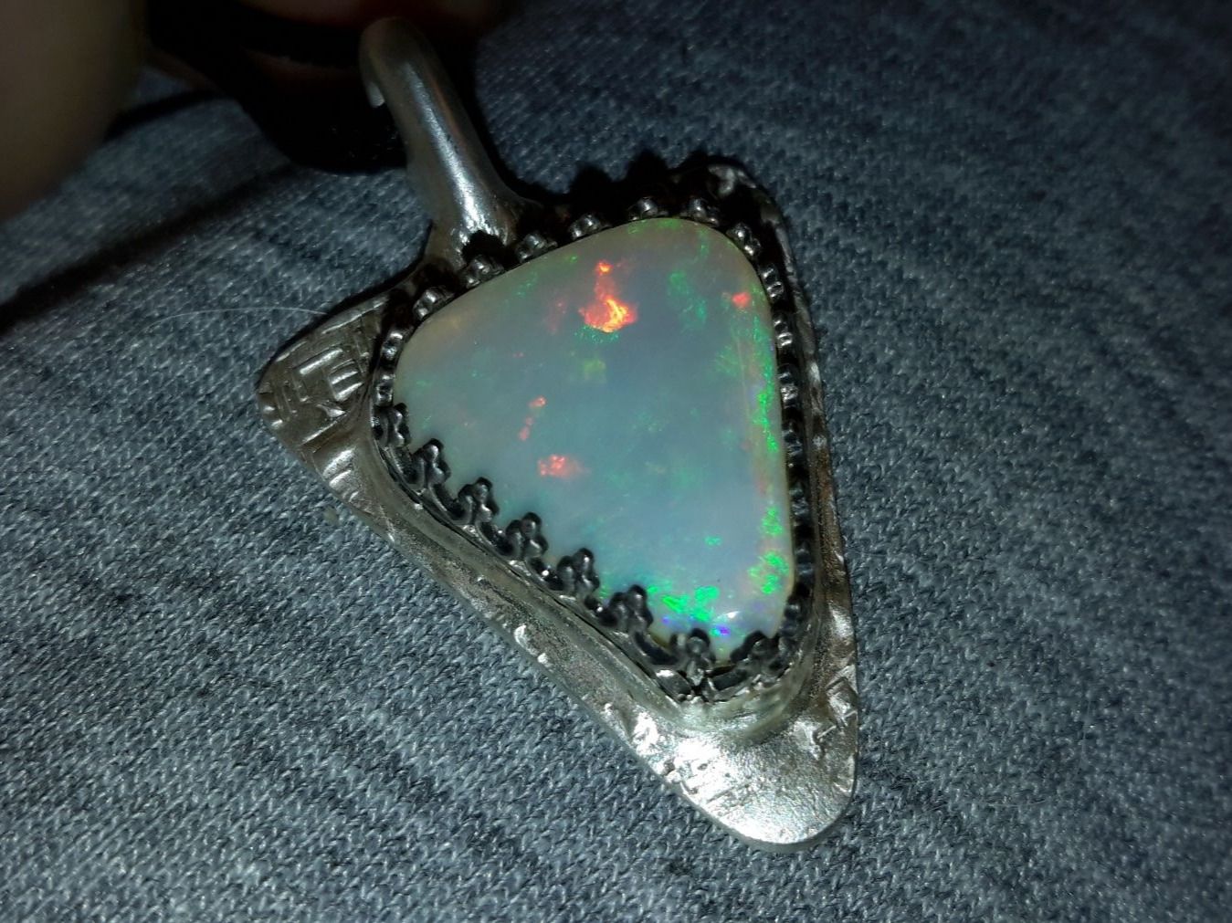 Ciondoli: Silberanhänger mit australischem Flashfire Kristall Opal – Nuovo e nell'imballaggio originale da Uerkheim venduto da Winwinner 6