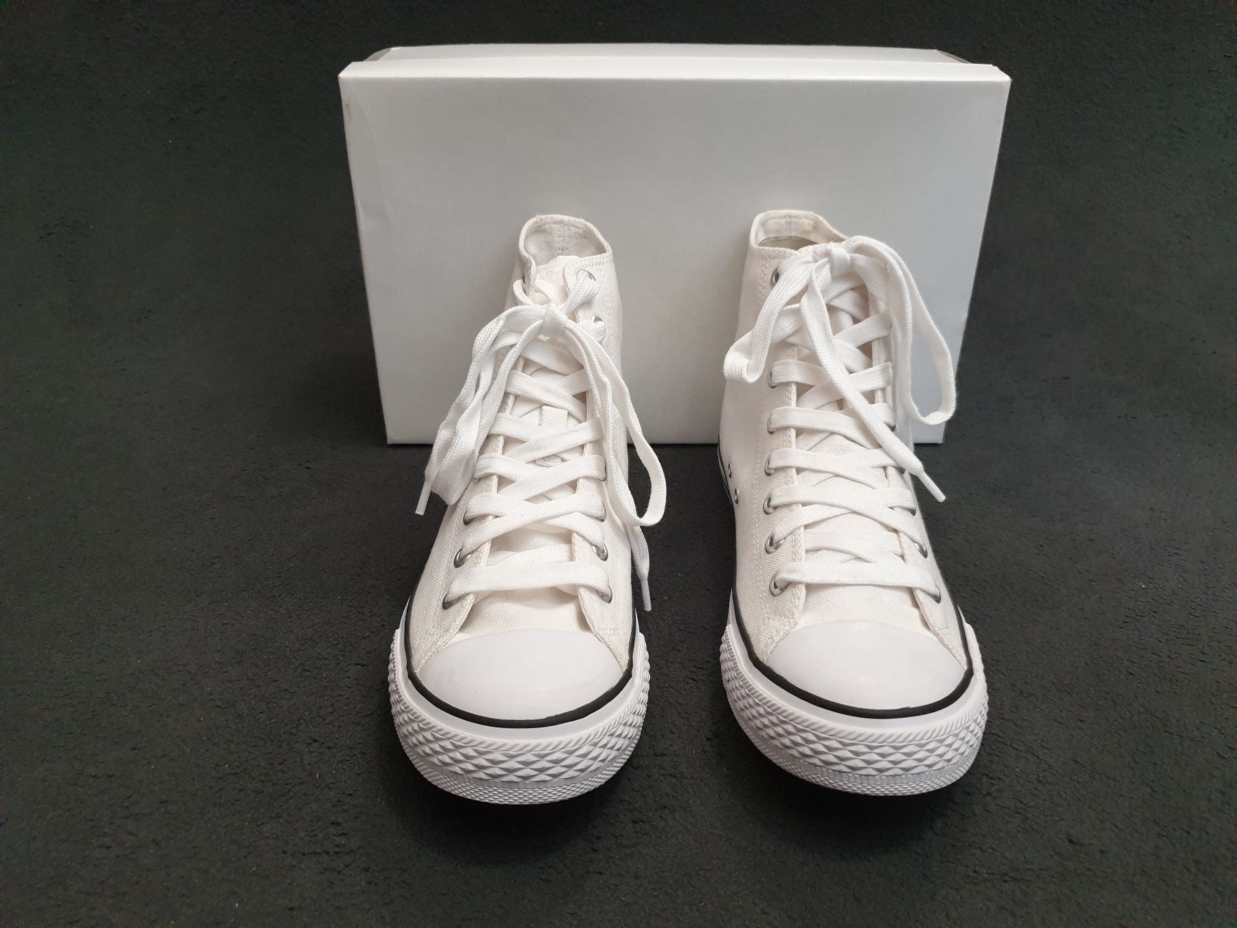 Scarpe da uomo: STOFF SNEAKERS WEISS 45 – Nuovo e nell'imballaggio originale da Zürich venduto da LIQUIDATOR.CP 1