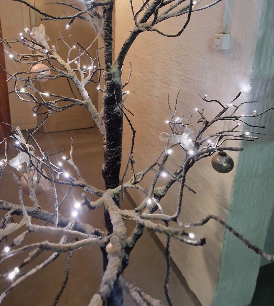 Tutte le decorazioni: Winterdeko Baum mit Lichterkette, Top Zustand – Usato da Schlieren venduto da SB_LO 5