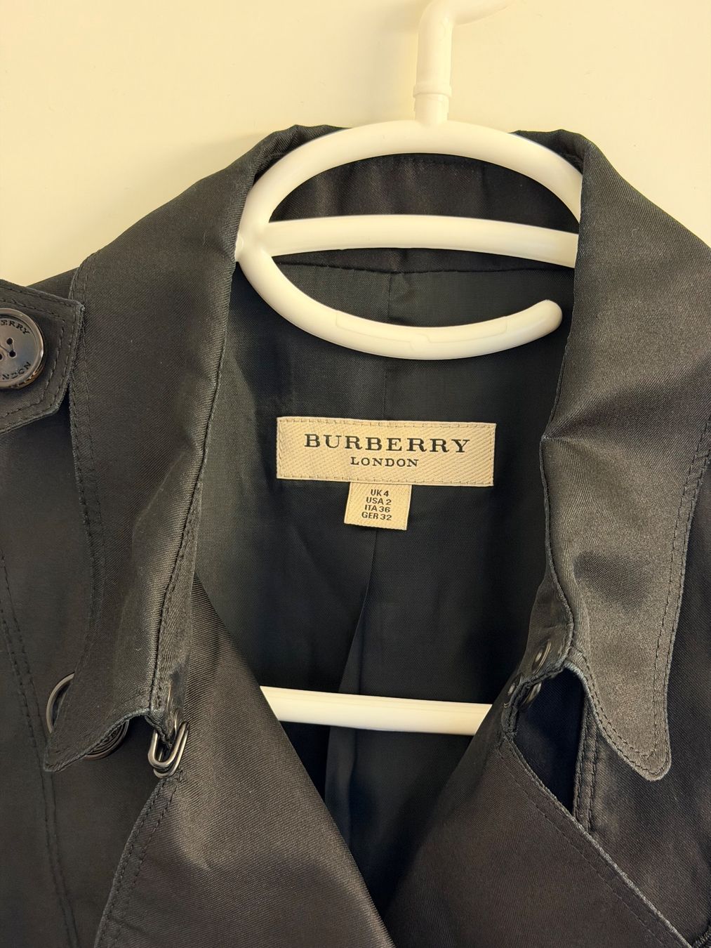 Burberry Kleider: Kleid Burberry – Gebraucht aus Zurich von Alinecnicolet 1