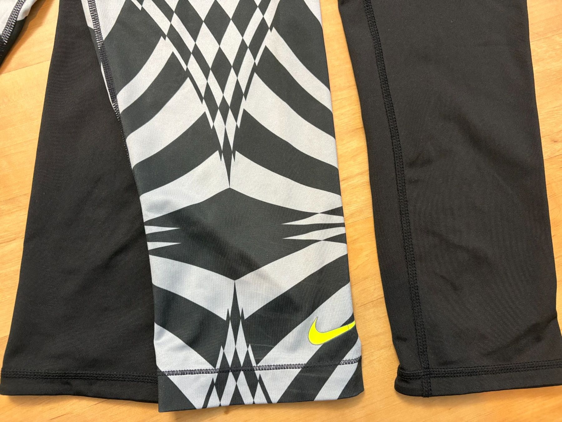 Nike Leggings: Set aus 2 Capri-Leggings Gr. S – Gebraucht aus Willisau von ani_gtk8 1