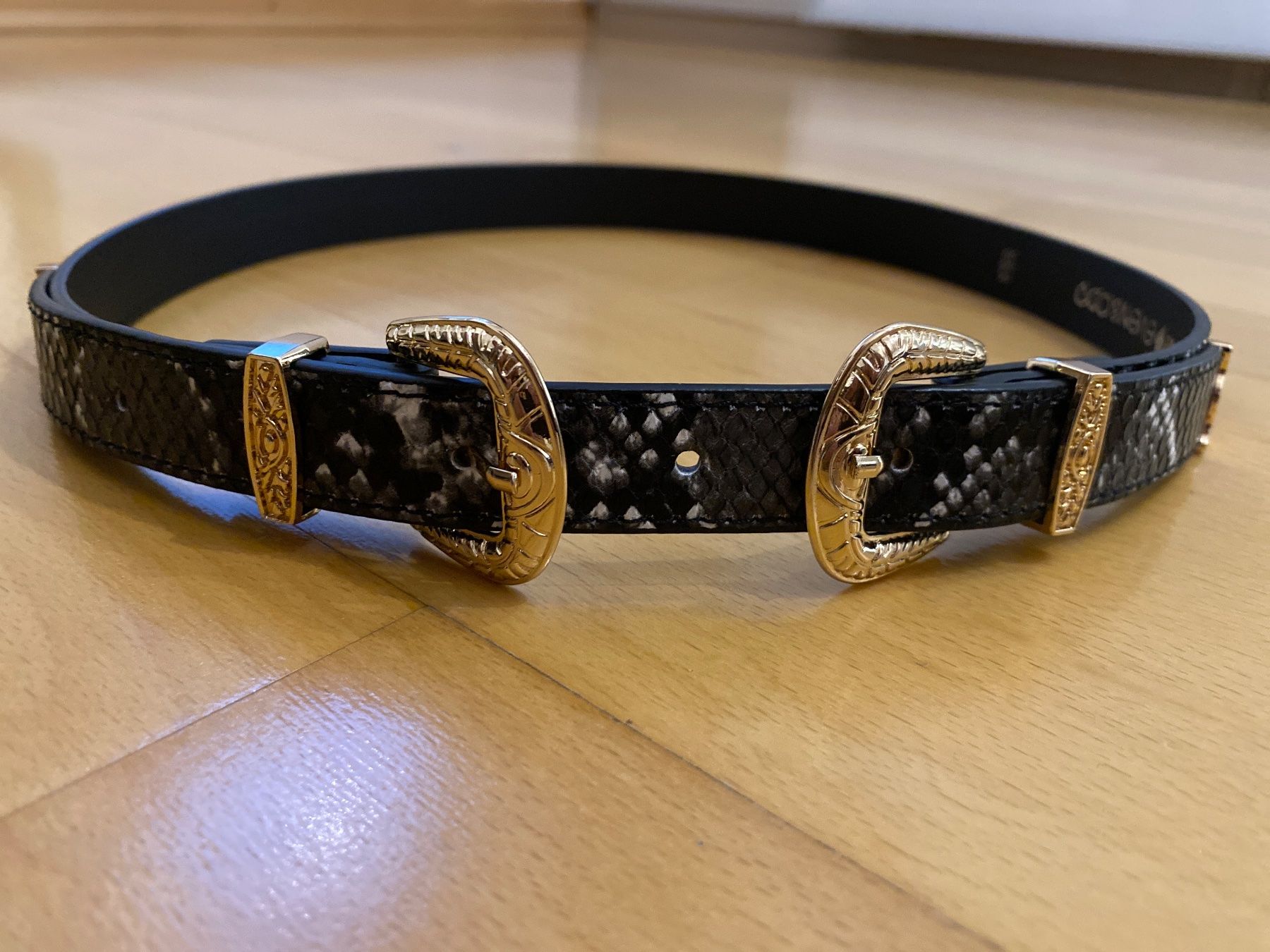 Gürtel: Ceinture avec deux boucles effet python even&ODD t. 75/30 – Neu (gemäss Beschreibung) aus Treyvaux von MLRL