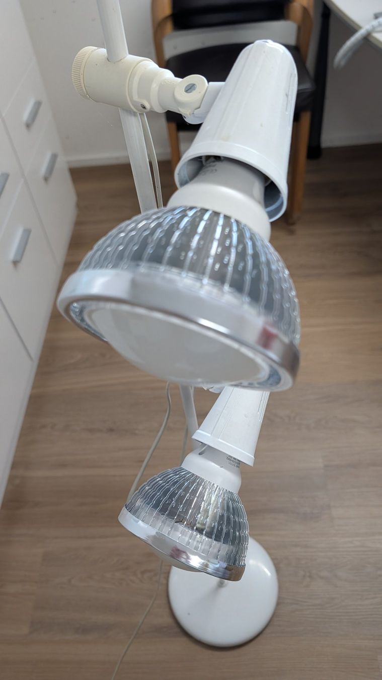 Lampen: Pflanzenleuchte 360 Grad verstellbar – Gebraucht aus Bönigen von Twpin 2