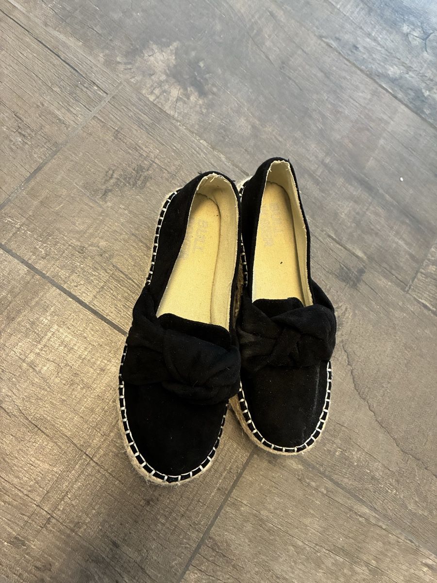 Scarpe da donna: Espadrilles Schwarz mit Schleife, Grösse 36 – Usato da Gelterkinden venduto da Kikierenda 1