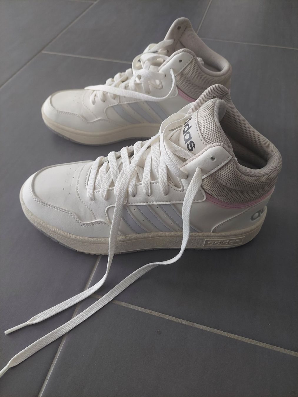 Adidas Scarpe da donna: Adidas Damenschuhe Grösse 39 1/3 – Usato da Bülach venduto da onkyo 1
