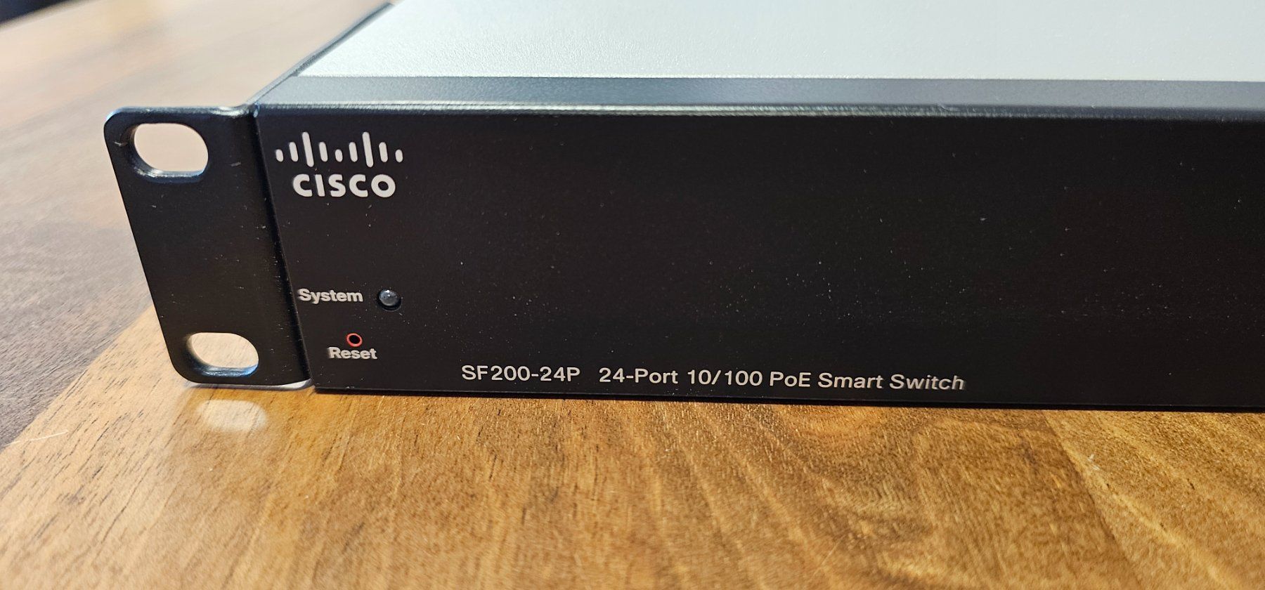 Cisco Hub & Switch: CISCO SF200-24P POE Switch – Usato da Küttigen venduto da FuturePlanet 1