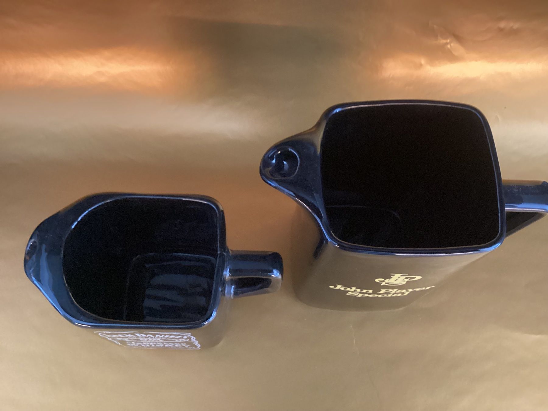 Caraffe: 2 Wasser - Krüge  / Jack Daniel's und John Player Special – Usato da Beinwil am See venduto da kae_gh7c 2