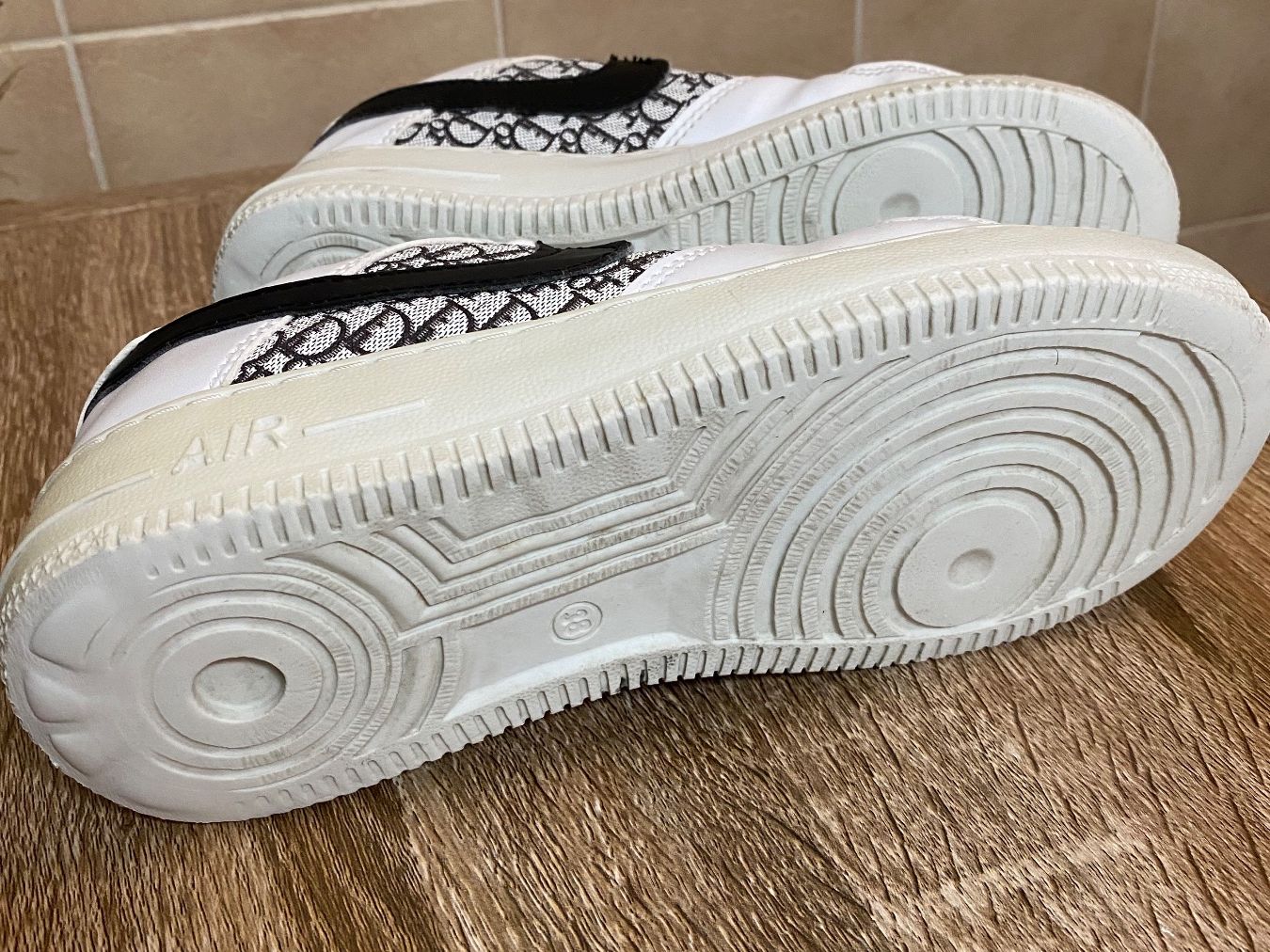 Nike Damenschuhe: Nike Air Force 1 Grösse 38, Top Zustand – Gebraucht aus Dietikon von Enio1 4