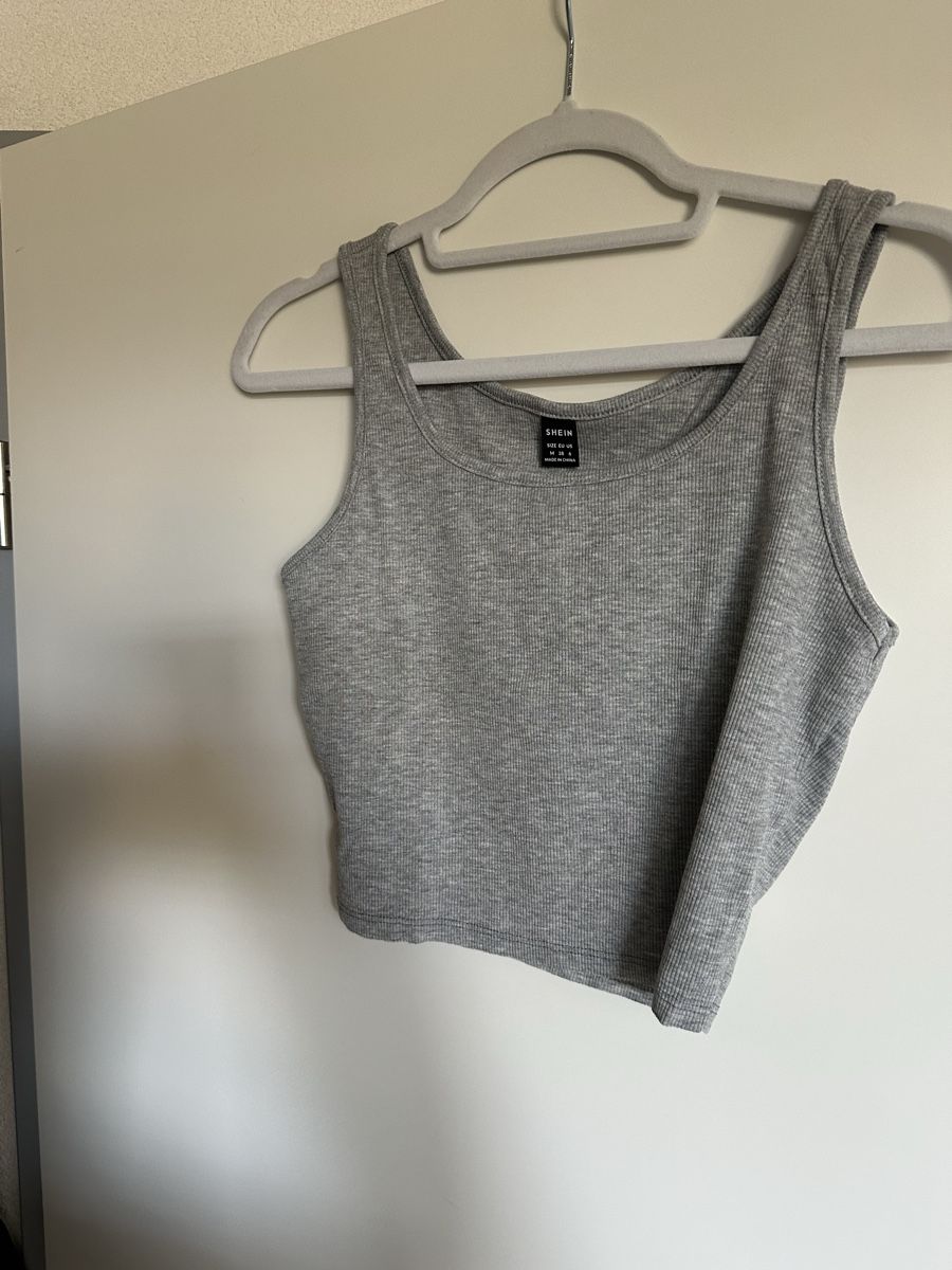 Tops: Top Grau Grösse M neu – D'occasion à Reinach BL par Alles_muss_weg00 1