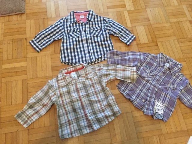 Lotti & Set di vestiti: Kleiderpaket 3-teilig Junge Gr. 74 – Usato da Emmen venduto da Aribini