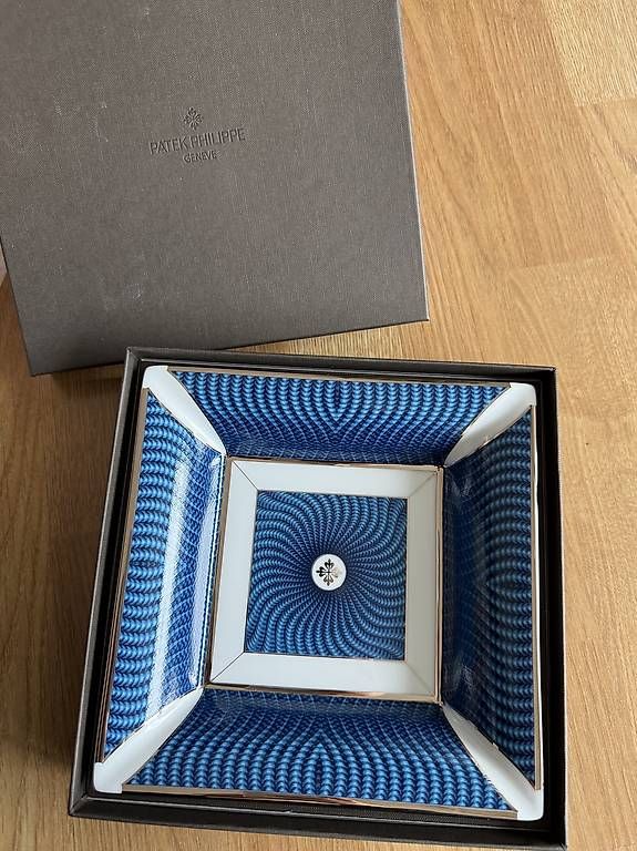 Teller: Patek Philippe Nautilus Tray – Neu und originalverpackt aus Zürich von shuenoma 3
