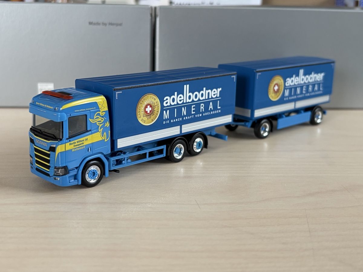 Herpa Modellini d'auto: Scania CR20 Wittwer Adelbodner – Nuovo e nell'imballaggio originale da Felben-Wellhausen venduto da Mobil01