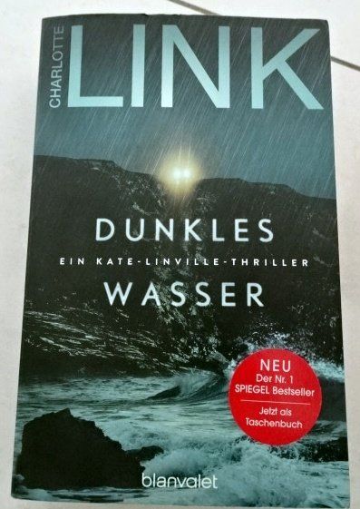 Livres: Charlotte Link - Dunkles Wasser, – D'occasion à Wetzikon ZH par strubeli024