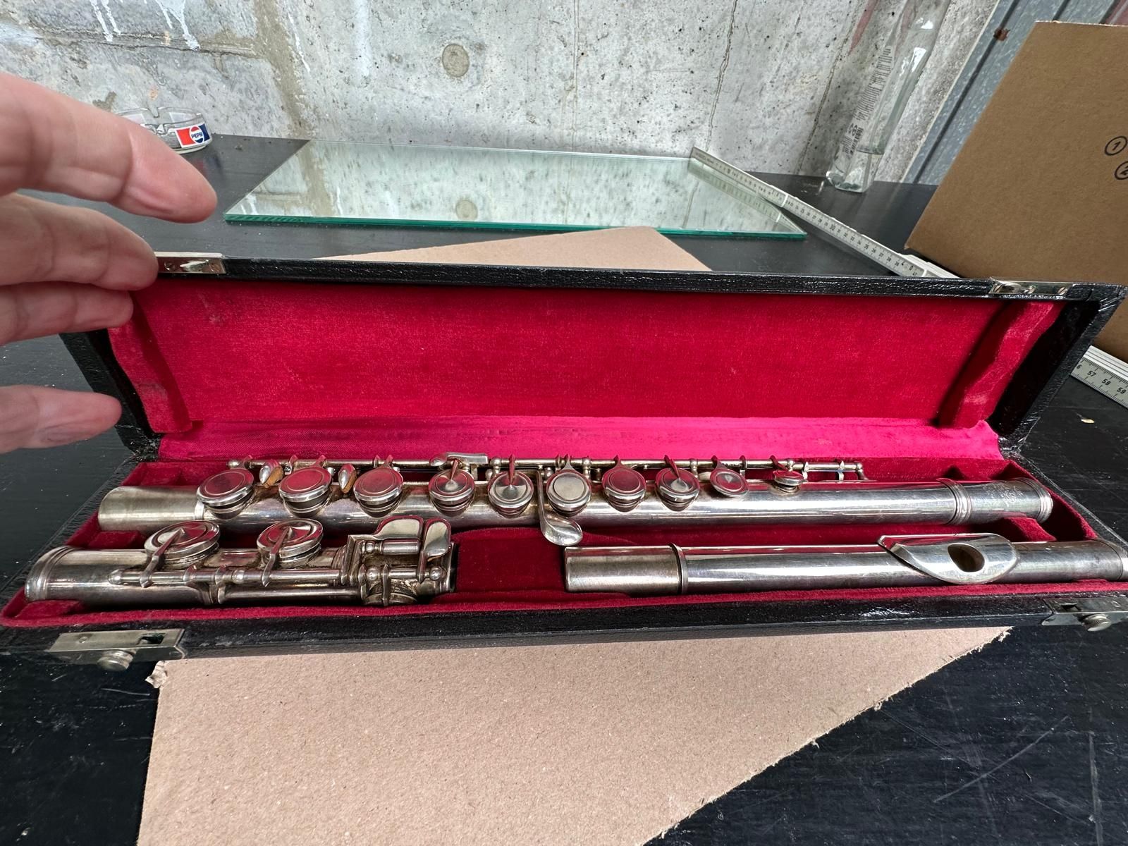Instruments de musique: Vintage Silver Flute with Case - Perfect for Beginners! – D'occasion à Lausanne par vas_mbk2 1