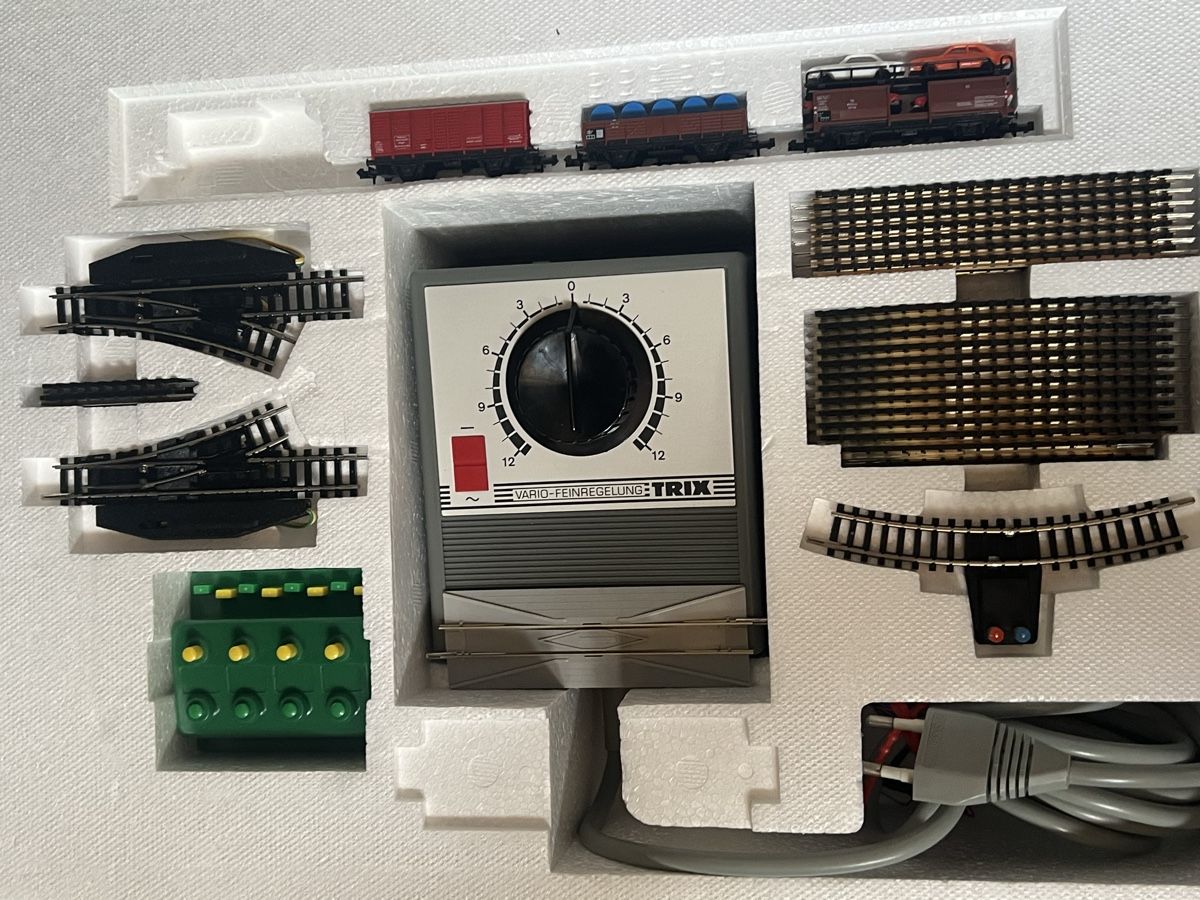 Trix Modelleisenbahnen: Minitrix Master-Set Eisenbahn Züge und Gleise mit Trafo – Gebraucht aus Basel von bellespirit 3