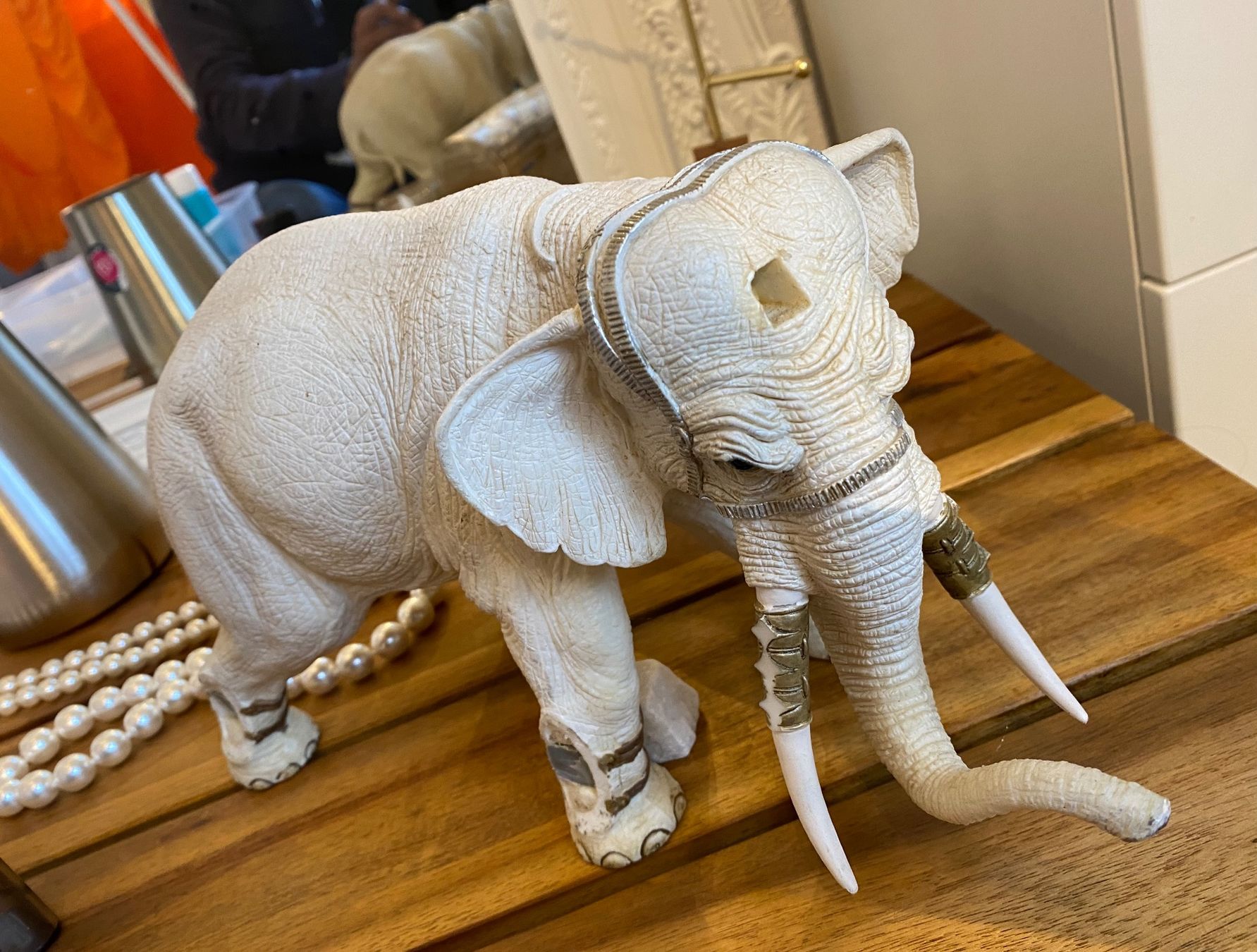 Statuette: Elefant Elephant Weiss – Usato da Dottikon venduto da 6571 3