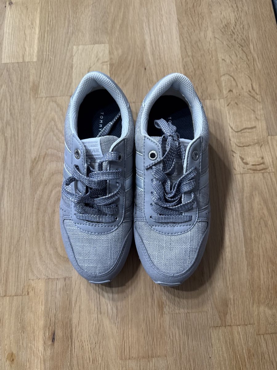 Tommy Hilfiger Scarpe per ragazzi: Tommy Hilfiger Sneaker – Nuovo (secondo la descrizione) da Herzogenbuchsee venduto da Meeret 1