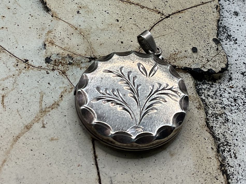 Anhänger: Antikes Medaillon Sterlingsilber – Gebraucht aus Luzern von S.Kern01