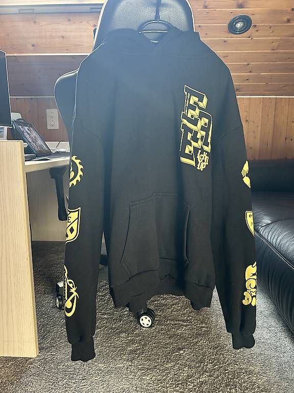 Pullover & Sweatshirts: Ére Studio Pullover – Gebraucht aus Uetendorf von moulin-wuethrich 1