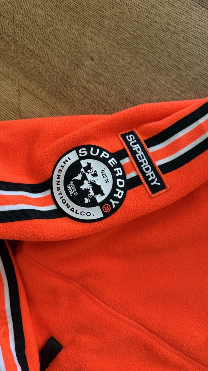 Superdry Pullover & Sweatshirts: Superdry Pullover orange size M + 2 shirts – Gebraucht aus Boswil von hey.itsme 4