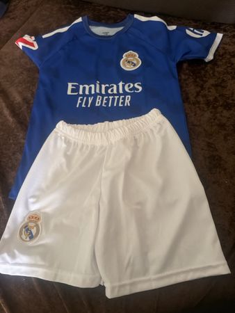 Fussball Trikot Set Real Madrid Vini Jr. Grösse 128 Kind