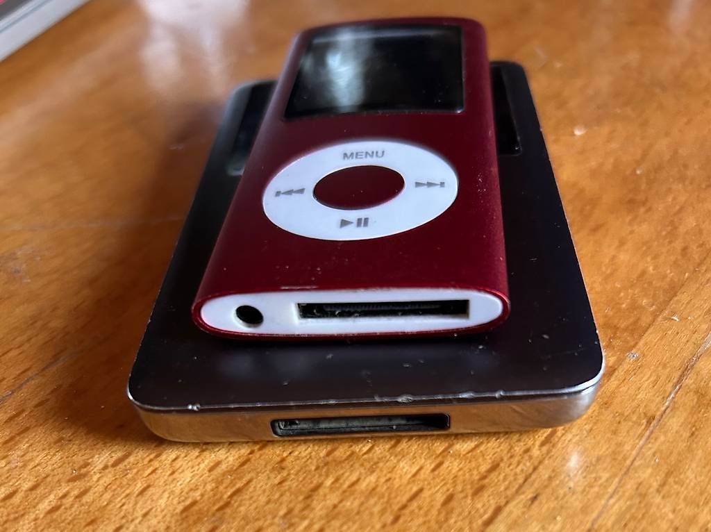 Tragbarer Mediaplayer: 2 iPOD defekt – Defekt aus Biel/Bienne von ArWeN013 2